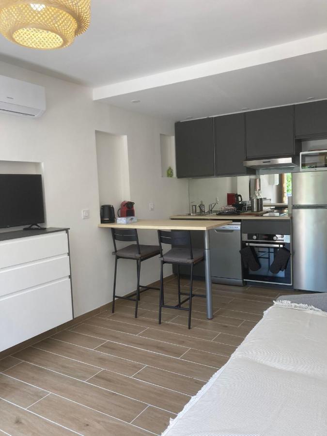 Charmant Studio Lavandou - 500M Plage เลอลาวองดูว์ ภายนอก รูปภาพ